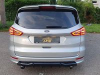 Gebraucht Ford S-MAX Titanium 150 PS (110 kW) 2015 Silber Van / Kleinbus