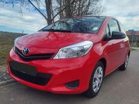 Gebraucht Toyota Yaris 69 PS (50 kW) 2014 Rot Kleinwagen