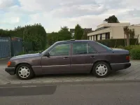 Gebraucht Mercedes E250 126 PS (92 kW) 1992 Violet Limousine