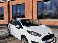 Gebraucht Ford Fiesta 80 PS (58 kW) 2013 Weiß Kleinwagen