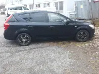 Usado Kia Ceed 90 CV (66 kW) 2011 Negro Utilitario