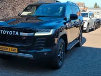 Gebraucht Toyota Land Cruiser 415 PS (305 kW) 2023 Raven black metallic SUV
