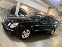 Gebraucht Mercedes E220 Classic 150 PS (110 kW) 2005 Schwarz Kombi