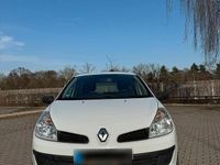 Gebraucht Renault Clio II 75 PS (55 kW) 2009 Weiß Kleinwagen