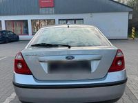 Gebraucht Ford Mondeo 125 PS (91 kW) 2004 Silber Limousine