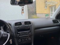 Gebraucht VW Golf VI 105 PS (77 kW) 2011 Schwarz Kleinwagen