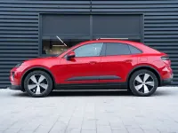 Gebraucht Porsche Macan 4 Electric 300 kW (408 PS) 2026 Rot SUV