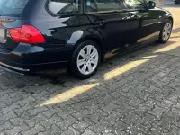 Gebraucht BMW 318 143 PS (105 kW) 2011 Schwarz Kombi