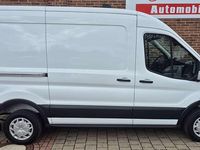 Gebraucht Ford Transit Trend 131 PS (96 kW) 2023 Frostweiß Van / Kleinbus