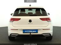 Gebraucht VW Golf VIII Active 150 PS (110 kW) 2023 Weiß Limousine