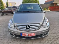 Gebraucht Mercedes B150 95 PS (69 kW) 2008 Seidengrau/lichtgrau/irongrey Van / Kleinbus