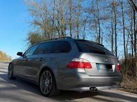 Gebraucht BMW 525 197 PS (144 kW) 2007 Grau Kombi