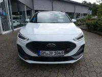 Gebraucht Ford Focus ST 280 PS (205 kW) 2023 Lackierung frostweiss weiß Kombi
