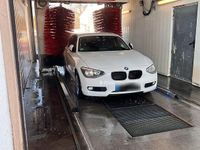 Gebraucht BMW 114 2014 Weiß Kleinwagen