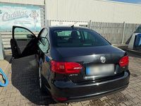 Gebraucht VW Jetta 105 PS (77 kW) 2012 Schwarz Limousine