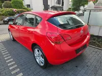 Gebraucht Opel Astra Cosmo 116 PS (85 kW) 2010 Rot Limousine