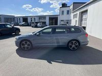 Gebraucht VW Passat R-line 150 PS (110 kW) 2022 Mondsteingrau Kombi