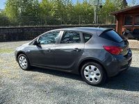 Gebraucht Opel Astra 101 PS (74 kW) 2013 Grau Limousine