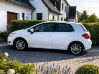 Gebraucht Toyota Auris Life 101 PS (74 kW) 2010 Weiß Kleinwagen