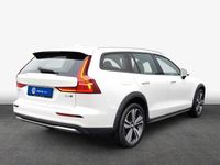 Gebraucht Volvo V60 CC Plus 197 PS (144 kW) 2023 Crystal weißperleffekt Kombi
