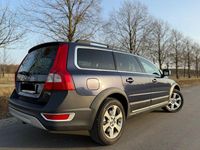Gebraucht Volvo XC70 Summum 163 PS (119 kW) 2011 Blau Kombi