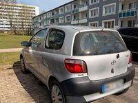 Gebraucht Toyota Yaris 60 PS (44 kW) 2002 Silber Kleinwagen