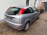 Usado Ford Focus 75 CV (55 kW) 2003 Plateado Berlina