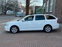 Gebraucht Skoda Octavia Elegance 105 PS (77 kW) 2012 Weiß Kombi
