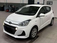 Gebraucht Hyundai i10 Style 87 PS (63 kW) 2019 Weiß Kleinwagen