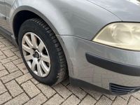 Gebraucht VW Passat 131 PS (96 kW) 2001 Grau Limousine