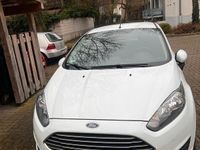 Gebraucht Ford Fiesta 80 PS (58 kW) 2014 Weiß Kleinwagen