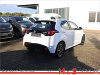 Gebraucht Toyota Yaris Hybrid Team 116 PS (85 kW) 2021 Weiß Limousine