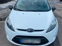Gebraucht Ford Fiesta Ambiente 60 PS (44 kW) 2012 Weiß Kleinwagen