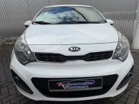 Gebraucht Kia Rio Attract 86 PS (63 kW) 2013 Weiß Limousine