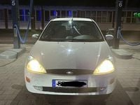 Gebraucht Ford Focus Ghia 101 PS (74 kW) 1999 Weiß Limousine