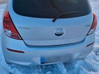 Gebraucht Hyundai i20 82 PS (60 kW) 2014 Silber Kleinwagen