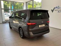 Gebraucht VW Multivan Life 150 PS (110 kW) 2023 Indiumgrau metallic Van