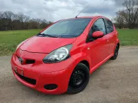Gebraucht Toyota Aygo 68 PS (50 kW) 2009 Rot Kleinwagen