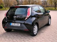 Gebraucht Toyota Aygo 69 PS (50 kW) 2018 Schwarz Kleinwagen