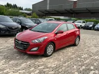 Gebraucht Hyundai i30 101 PS (74 kW) 2016 Rot Limousine