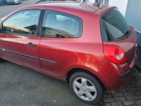 Gebraucht Renault Clio II 75 PS (55 kW) 2005 Rot Kleinwagen