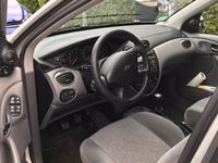 Gebraucht Ford Focus Ghia 116 PS (85 kW) 2001 Silber Limousine