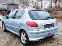 Gebraucht Peugeot 206 Tendance 75 PS (55 kW) 2007 Blau Limousine