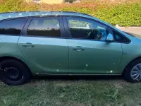 Gebraucht Opel Astra 101 PS (74 kW) 2011 Grün Kombi