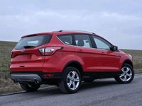 Gebraucht Ford Kuga 120 PS (88 kW) 2018 Rot SUV