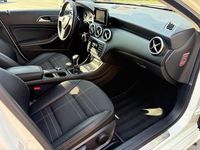 Gebraucht Mercedes A180 122 PS (89 kW) 2014 Calcitweiss  unilack Limousine