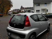 Gebraucht Peugeot 107 68 PS (50 kW) 2007 Silber Kleinwagen