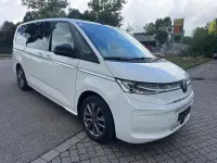 Gebraucht VW Multivan Style 150 PS (110 kW) 2022 Weiß Van / Kleinbus