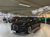 Gebraucht BMW 750e Executive 489 PS (359 kW) 2024 Schwarz Limousine