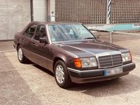 Gebraucht Mercedes E230 132 PS (97 kW) 1992 Violet Limousine